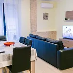Like At דירה *